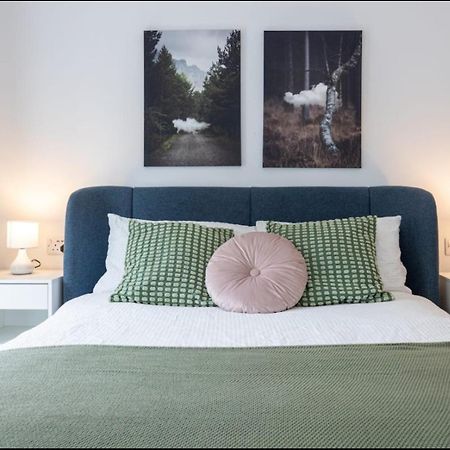 Elegance Retreat - 2 Bed Holiday Home With Parking Manchester Exteriér fotografie