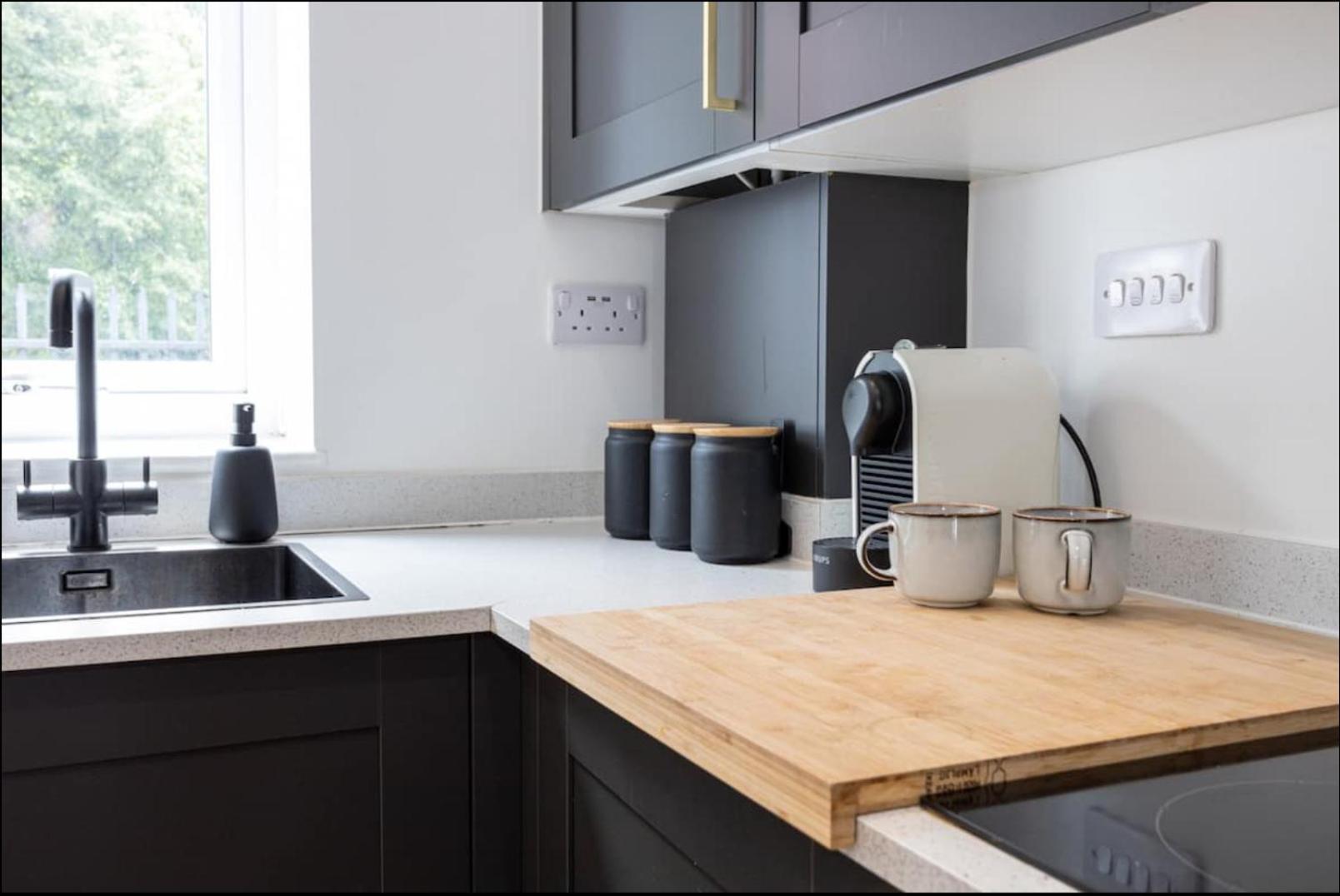 Elegance Retreat - 2 Bed Holiday Home With Parking Manchester Exteriér fotografie